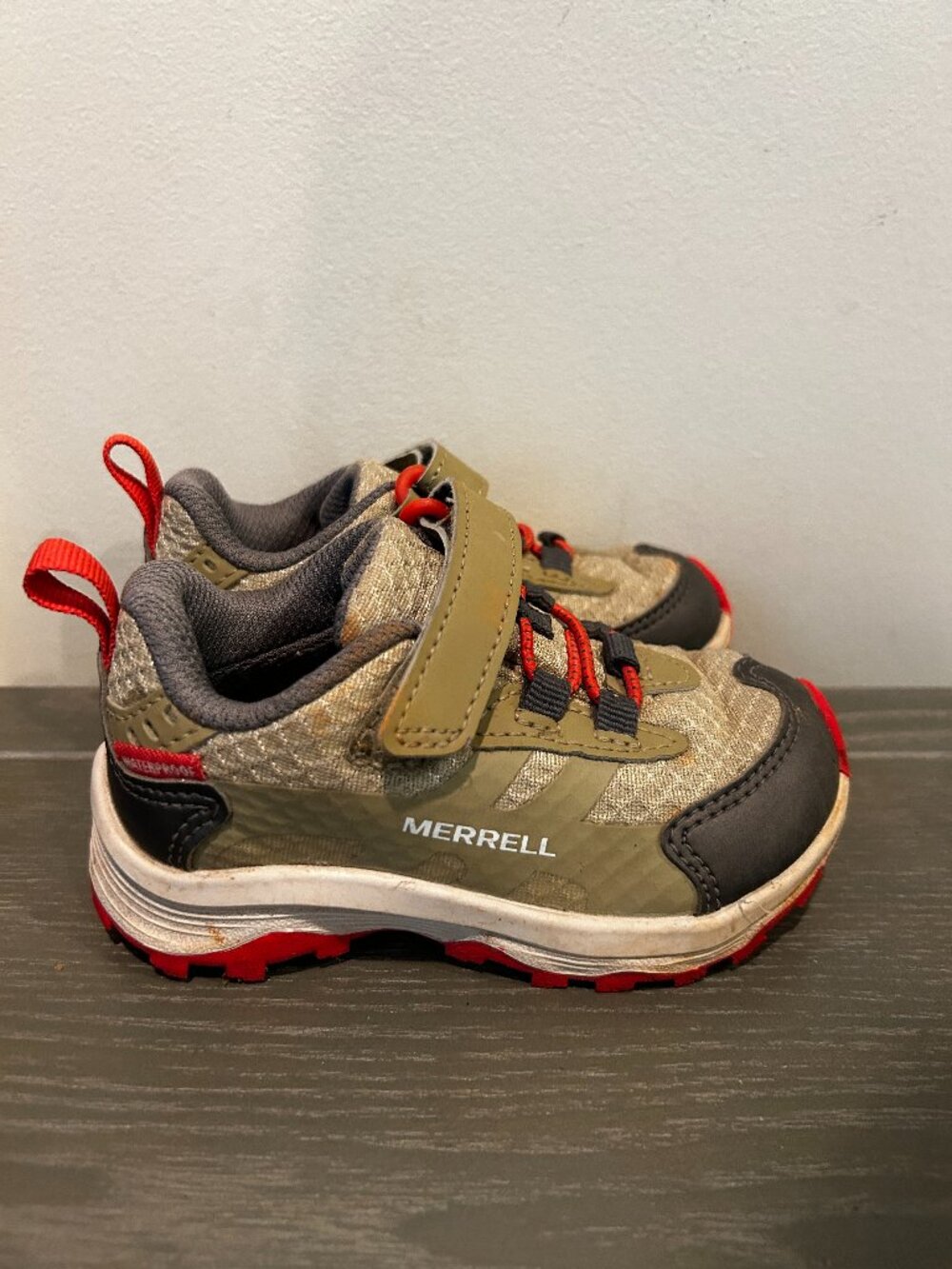 Like New Merrell Toddler Hiking Boots size 6